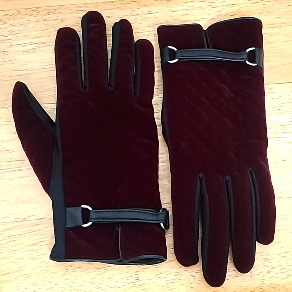 Isotoner Leather & Velvet Posh Gloves - Picture 2 of 7